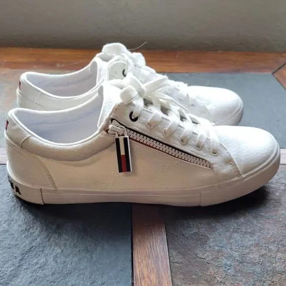 Tommy Hilfiger ‘Paskal2’ Women’s 10 Low Top Sneaker - Picture 1 of 8